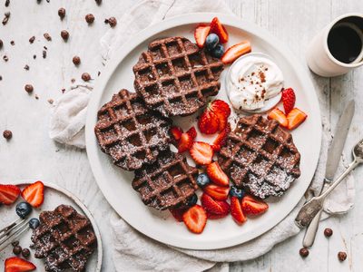 Waffles de cacao súper esponjosos: hacé esta receta en pocos minutos y dale una vuelta gourmet a tus meriendas