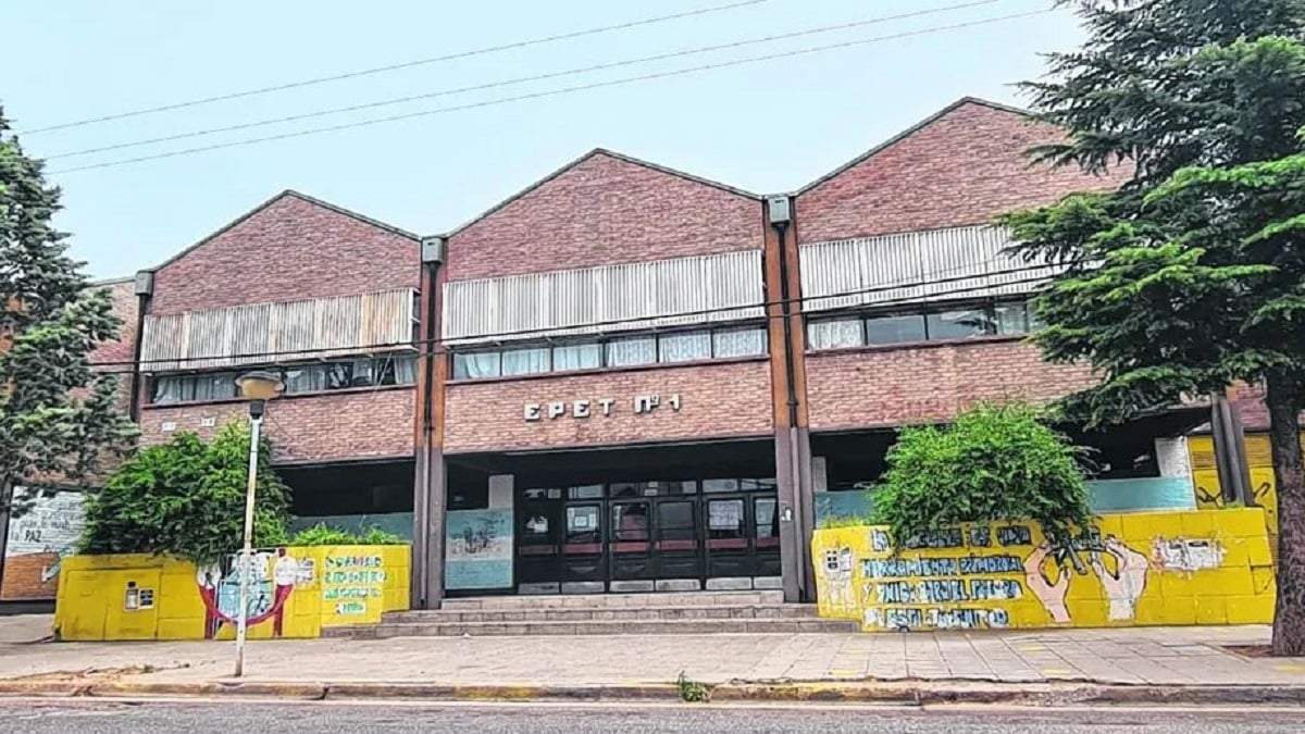 Edificio de la EPET N° 1 de Cutral Co. Fuente: (Facebook)