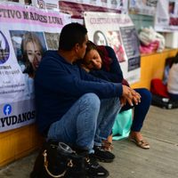 Colectivos de desaparecidos cumplen más de 24 horas en plantón frente a la CEAIV de Veracruz
