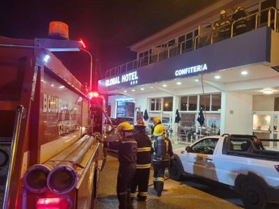 Una colilla de cigarrillo provocó un incendio en la habitación de un hotel de Centenario