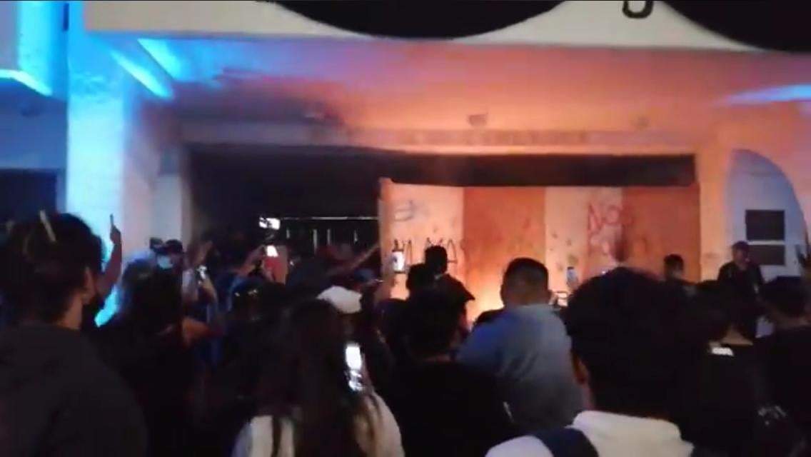 Protesta reprimida en Cancún ante feminicidios