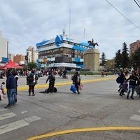 Organizaciones sociales inician acampe por tiempo indefinido en Avenida Argentina
