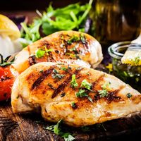 El secreto para hacer la pechuga al horno y que quede bien jugosa