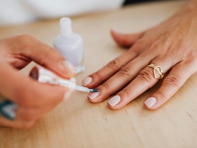 Nail Art en clave minimalista: ideas elegantes para lucir uñas cortas impecables y nada aburridas