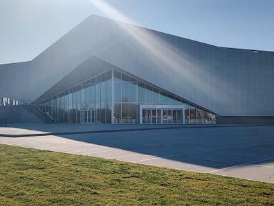 El gobierno de Neuquén inaugura el Centro de Convenciones con un espectáculo artístico