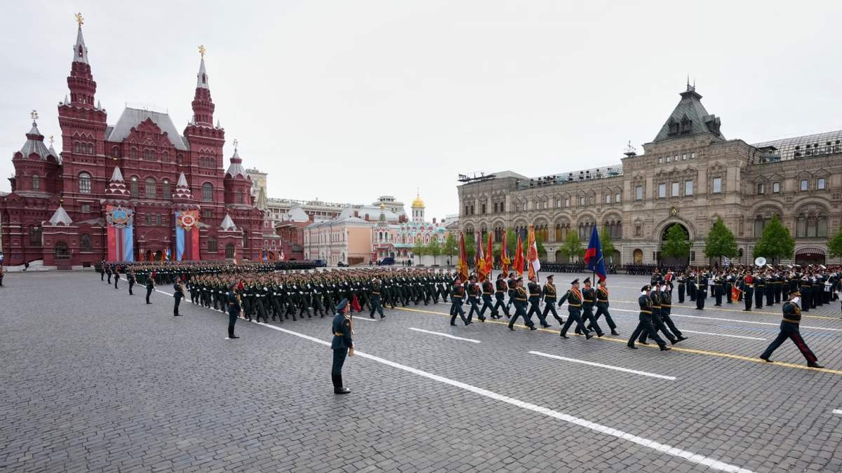 Militares rusos marchan durante el desfile del Día de la Victoria en Moscú, el sábado 9 de mayo de 2026, en la conmemoración del 81er aniversario de la victoria de la Unión Soviética sobre la Alemania nazi en la II Guerra Mundial