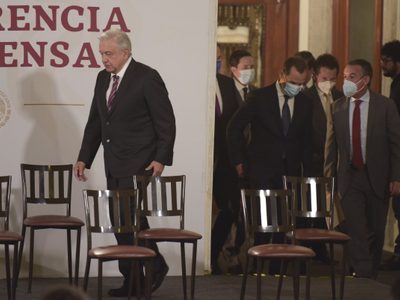 Poder y mascarilla