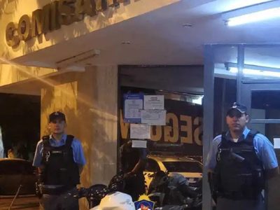 Tenía pedido de captura, se cayó cuando escapaba en una moto robada y lo detuvieron
