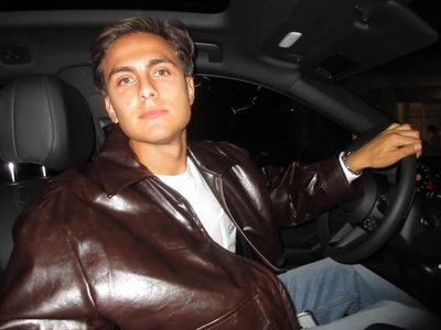 La tierna foto de Paulo Dybala junto a Gia, su hija recién nacida