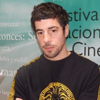 Así es como Esteban Lamothe se defiende de la lluvia de críticas por su trabajo en "Educando a Nina"