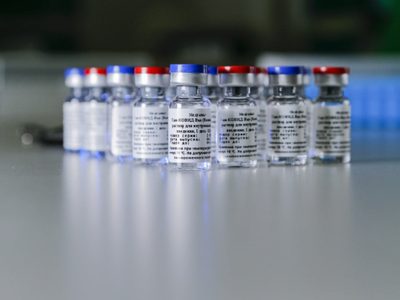 La Agencia Europea del Medicamento adelanta evaluación de vacuna contra covid
