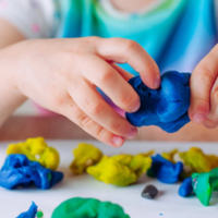 Mirá cómo preparar esta versión de plastilina para los chicos, sin gastar fortuna y muy rápido