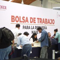 En tres días acuden 25 mil aspirantes a bolsa de trabajo para refinería de Dos Bocas