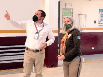 Alertan que el INM busca dar nuevo cargo a funcionario agresor de migrantes