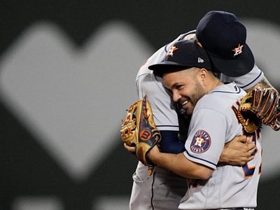 Astros apalean 9-1 a Medias Rojas y están a un triunfo de la Serie  Mundial
