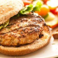 Hamburguesas de pollo: una receta original y muy sabrosa