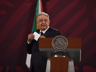 AMLO recomienda a su sucesor comprar un banco y reformar el Poder judicial