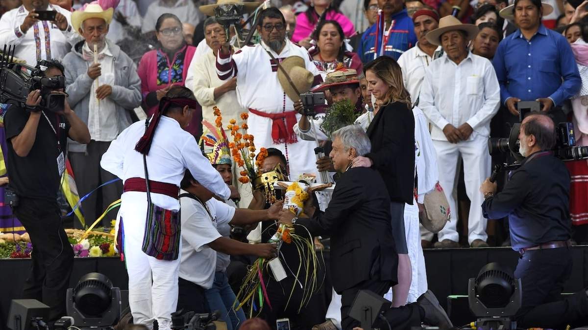 Entrega del bastón de mando a AMLO en 2018