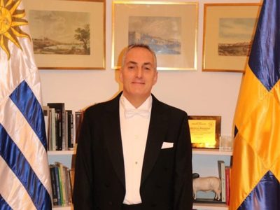Uruguay suspendió a su embajador en Suecia e investigan el uso de fondos estatales