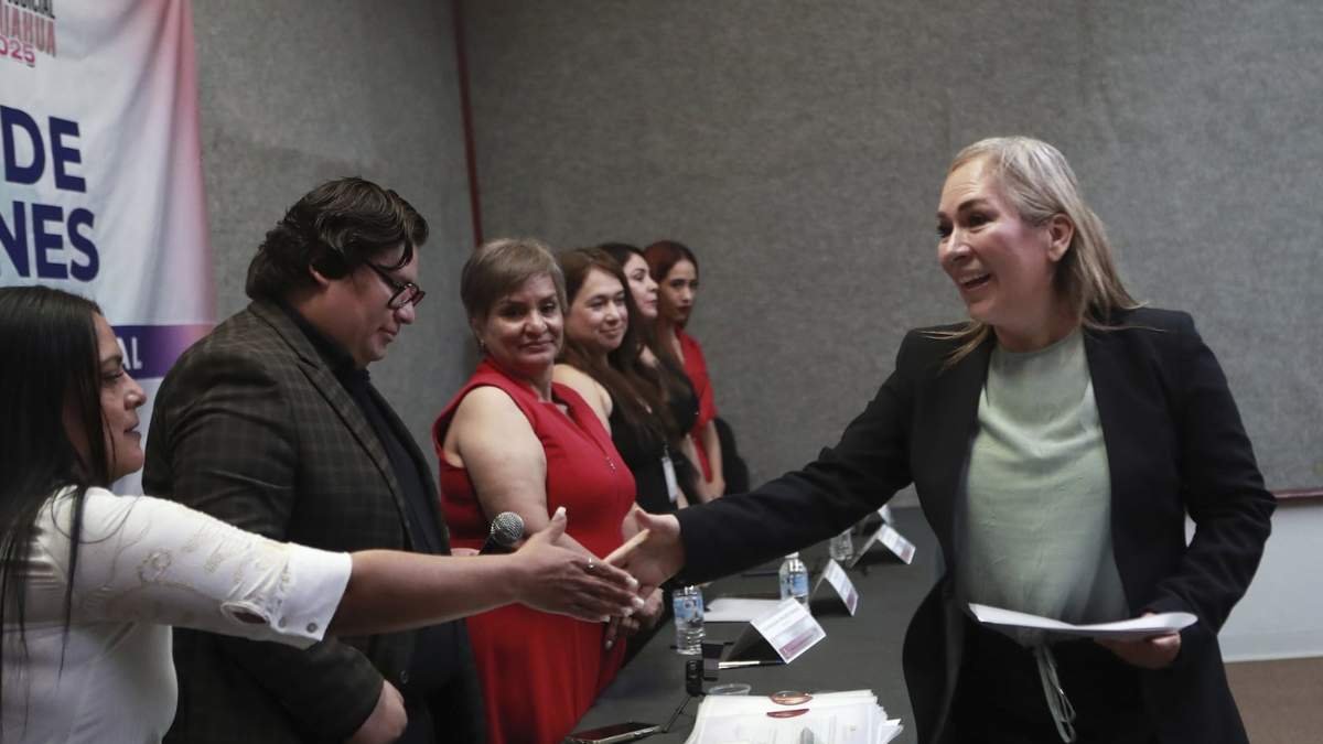 Silvia Delgado recibe la certificación de su elección como jueza penal en los comicios judiciales del pasado 1 de junio