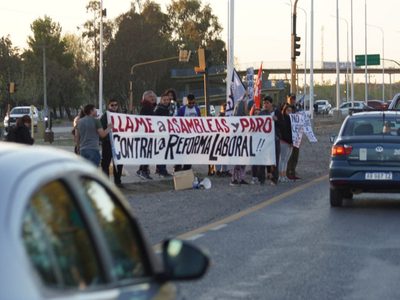 Con una volanteada en Ruta 7 comenzó la jornada de paro general contra la reforma laboral