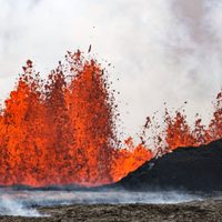 Volcán en Islandia vuelve a hacer erupción; es la quinta vez desde diciembre