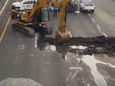 Bloquean por socavón la carretera 45 en el sentido Silao-León en Guanajuato