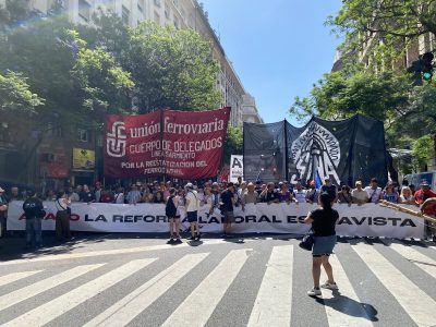 Comenzó el acto de la CGT en Plaza de Mayo