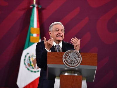 AMLO reta a senador republicano a contestar preguntas sobre fentanilo, consumo de drogas y armas