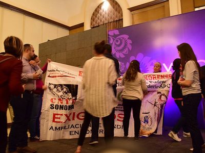 Maestras de la CNTE encaran a Margarita Zavala por caso ABC