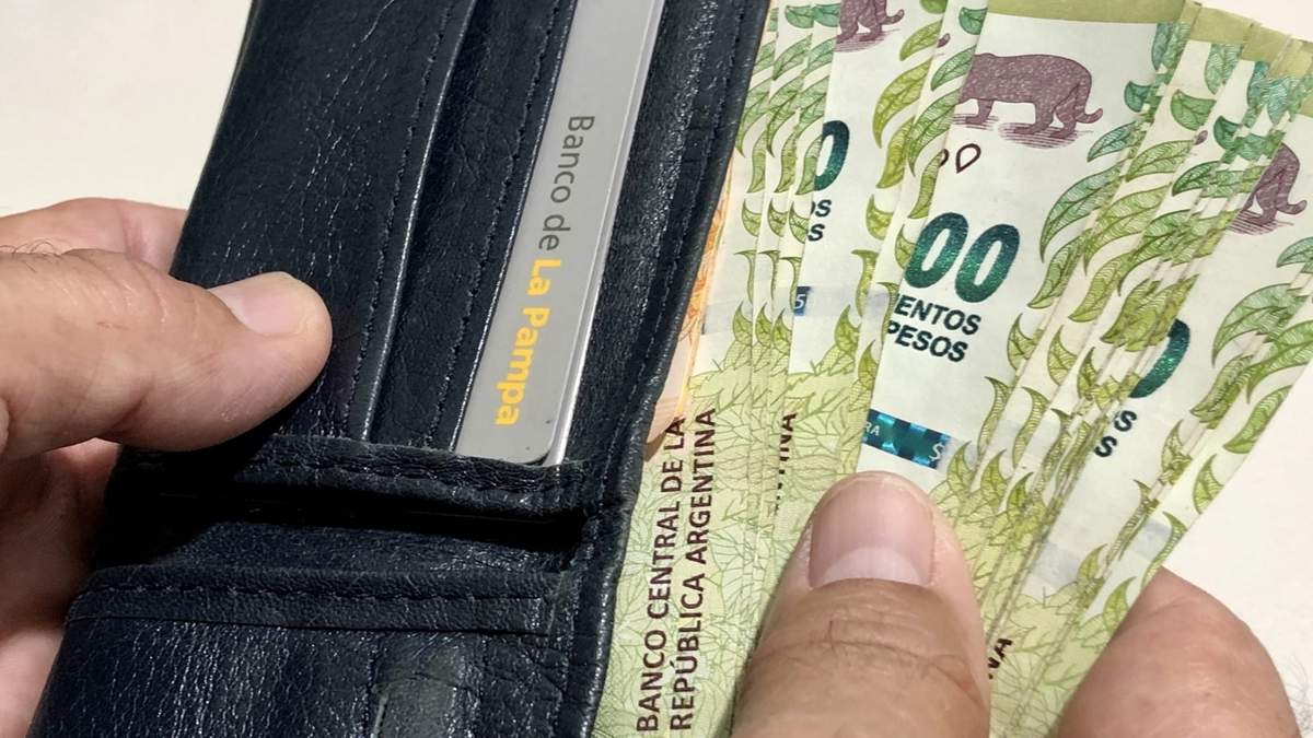 El salario mínimo hoy es más bajo que en 1990. Fuente: (X)