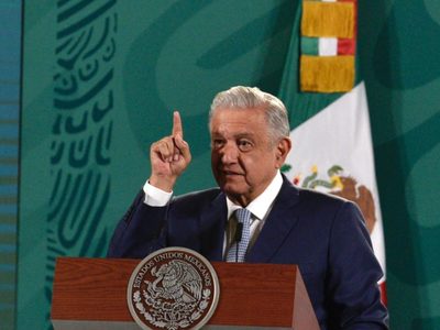 AMLO convoca a padres de familia a organizarse ya para el regreso a las aulas