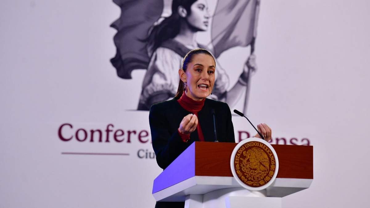 La presidenta durante la "mañanera del pueblo"