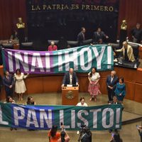 PAN toma la tribuna del Senado para exigir nombramientos en INAI; se suspende la sesión (Video)