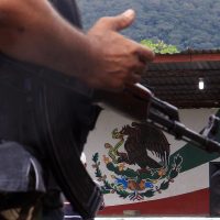 Ante persistencia de la violencia, autodefensas de Tacíntaro colocan barricadas