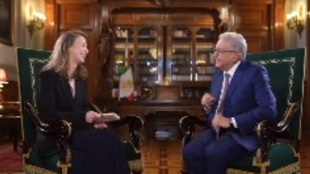 La periodista rusa Inna Afinogenova entrevistó a AMLO