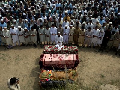 Estado Islámico se adjudica atentado que dejó 54 muertos en mitin político en Pakistán