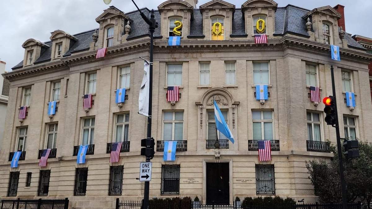 El Gobierno aún no ha designado al nuevo representante de la Embajada en Estados Unidos. Fuente: (X)