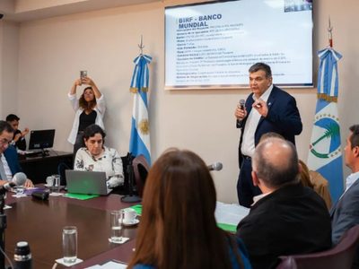 Koenig explicó los proyectos de nuevo endeudamiento con organismos multilaterales