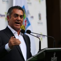 El Bronco cede: se baja el salario y reduce 50% la tenencia