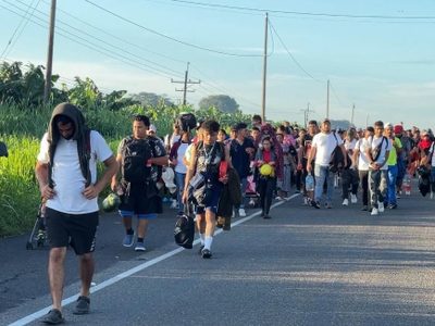Migrantes parten de Tapachula para intentar cruzar a EU antes de las elecciones presidenciales