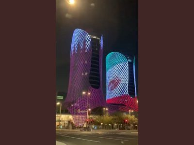 Qatar se une a la celebración mexicana y se ilumina de verde, blanco y rojo