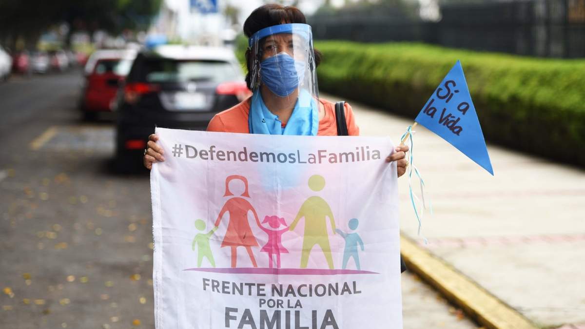 El Frente Nacional por la Familia