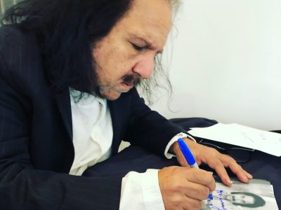 El actor de cine para adultos Ron Jeremy es acusado de 34 cargos de agresión sexual