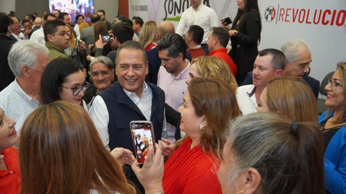 Manlio Fabio Beltrones en la Sesión Extraordinaria del Consejo Político Estatal del PRI de Sonora