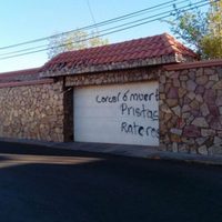 Grafitean casa de César Duarte en Parral para exigir cárcel a priistas "rateros"