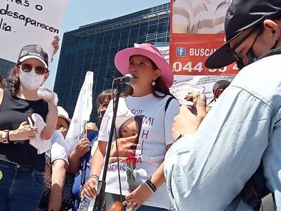 Madre buscadora recibe amenazas tras exhibir agresión de policías de la CDMX contra su hijo