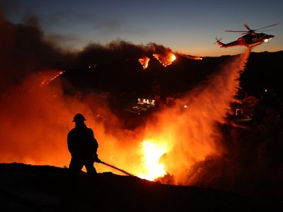 Nuevos incendios en Los Ángeles provocan más desalojos; suman 28 muertos