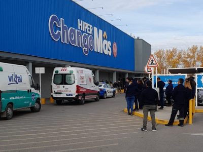 Murió un trabajador dentro del hiper Chango Más: era parte del grupo que fue despedido
