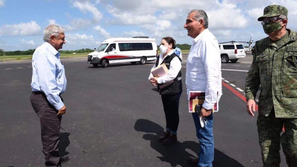 El presidente fue recibido en Tabasco por el gobernador Adán Augusto López